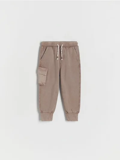 Reserved Dresowe spodnie typu jogger, wykonane z bawełnianej dzianiny typu pique. - brązowy