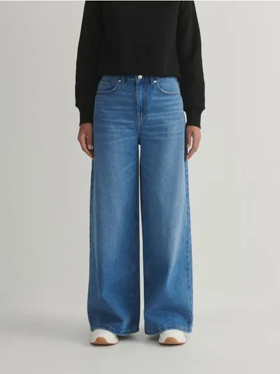 Reserved Jeansy o szerokim fasonie, wykonane z bawełny. - niebieski