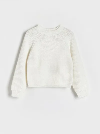 Reserved Sweter o regularnym fasonie, wykonany z dzianiny z bawełną. - złamana biel