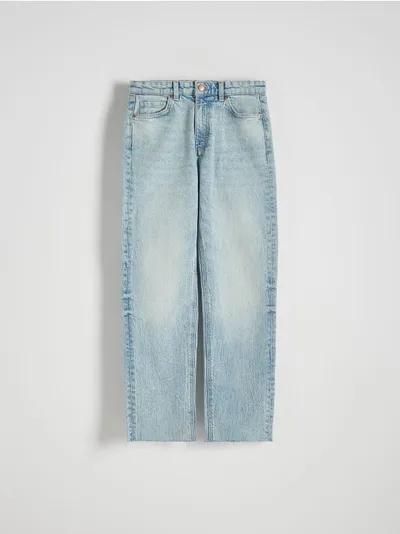 Reserved Jeansy o prostym fasonie, wykonane z bawełnianej tkaniny z dodatkiem elastycznych włókien. - niebieski