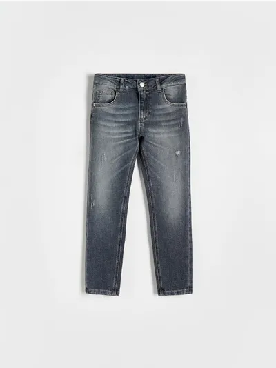 Reserved Jeansy o dopasowany fasonie, wykonane z bawełnianej tkaniny z dodatkiem elastycznych włókien. - jasnoszary