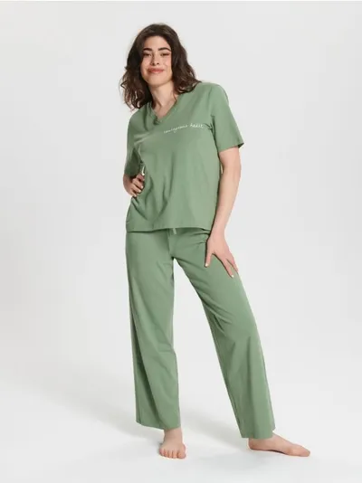 Sinsay Dwuczęściowa piżama wykonana z przyjmnej w dotyku bawełny z dodatkiem elastycznych włókien. - zielony