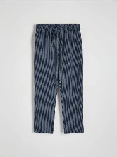 Reserved Spodnie piżamowe o swobodnym fasonie, wykonane z bawełnianej tkaniny. - granatowy