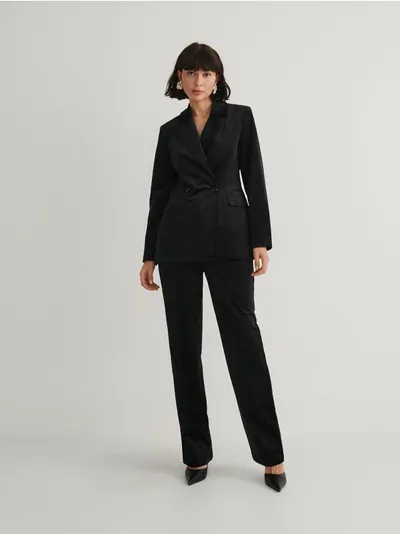 Reserved Spodnie o prostym kroju, wykonane z miękkiej, aksamitnej tkaniny. - czarny