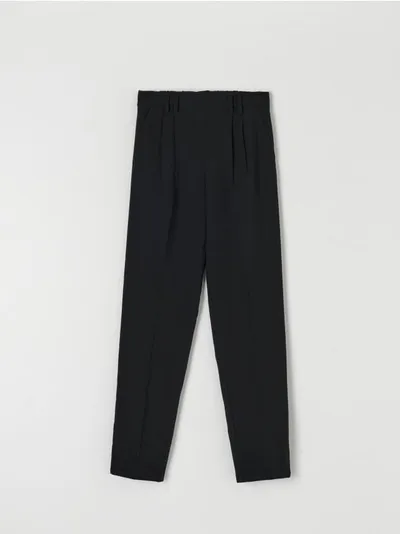 Sinsay Eleganckie spodnie cygaretki uszyte z trwałego materiału z domieszką elastycznych włókien. - czarny