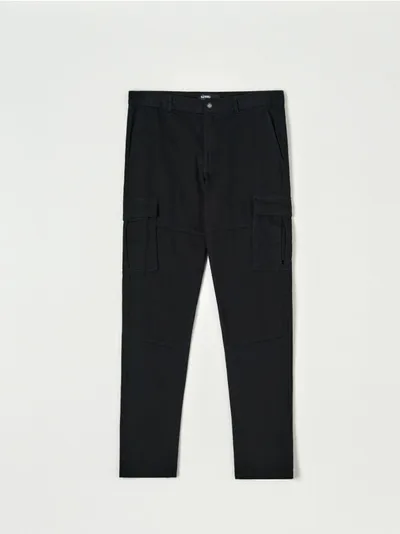 Sinsay Spodnie slim cargo wykonane z bawełny z dodatkiem elastycznych włókien. - czarny