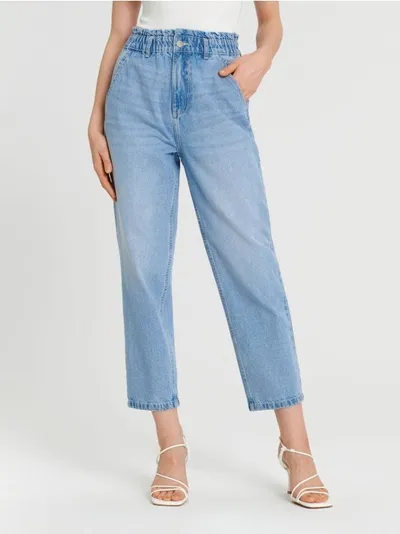 Sinsay Wygodne jeansy wykonane z miękkiej, bawełnianej tkaniny. - niebieski