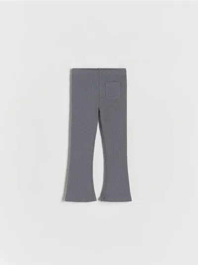 Reserved Spodnie typu flare, wykonane z prążkowanej dzianiny z bawełny. - ciemnoszary