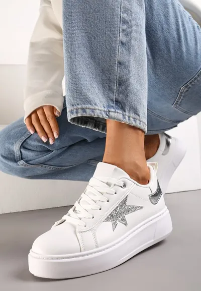 Renee Białe Sznurowane Sneakersy na Niskiej Platformie z Brokatowymi Wstawkami Cominia