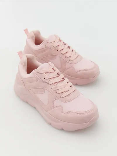 Reserved Lekkie, sportowe buty typu sneakers, wykonane z łączonych materiałów. - pastelowy róż