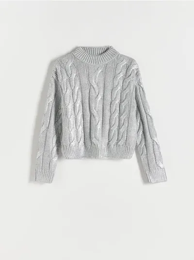 Reserved Sweter o prostym fasonie, wykonany z dzianiny z metalicznym efektem. - srebrny