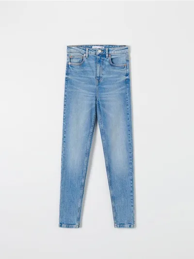 Sinsay Spodnie jeansowe o dopasowanym kroju skinny uszyte z bawełny z domieszką elastycznych włókien. - niebieski