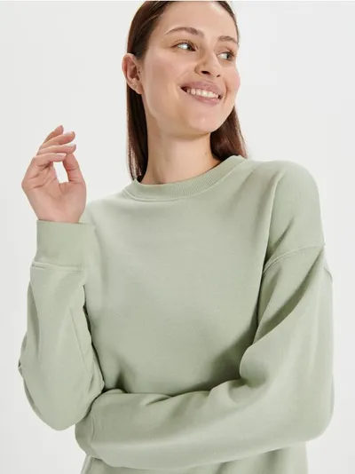Sinsay Wygodna bluza o luźnym kroju uszyta z bawełny z dodatkiem szybkoschnącego materiału. - zielony