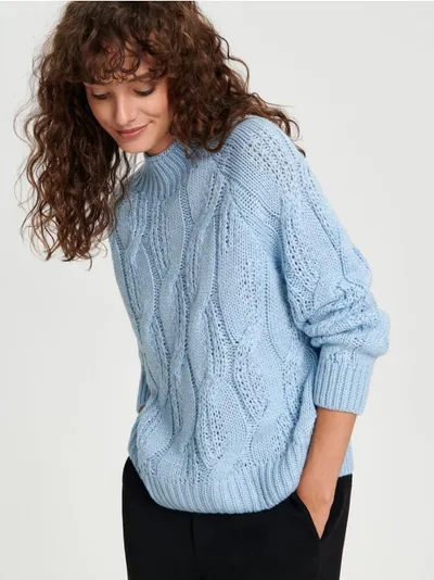 Sinsay Miękki sweter z ozdobnym splotem, uszyty z materiału z dodatkiem wełny. - błękitny