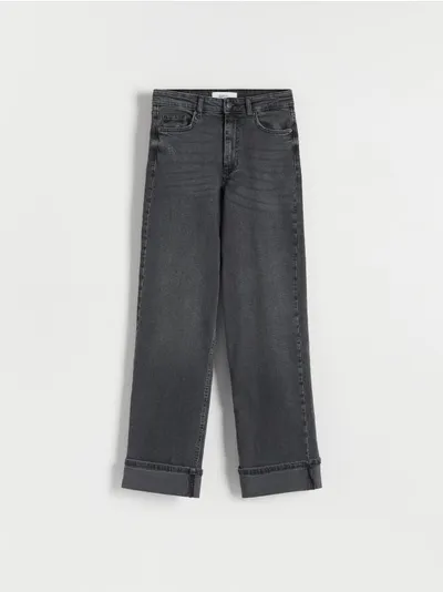 Reserved Jeansy o prostym fasonie, uszyte z bawełny z domieszką elastycznych włókien. - szary