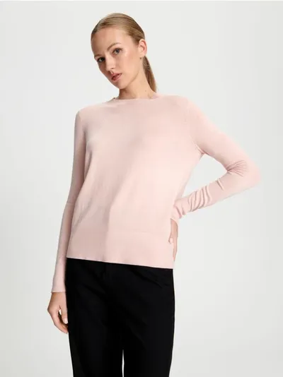 Sinsay Miękki sweter wykończony ściągaczem, uszyty z delikatnej dla skóry wiskozy. - różowy