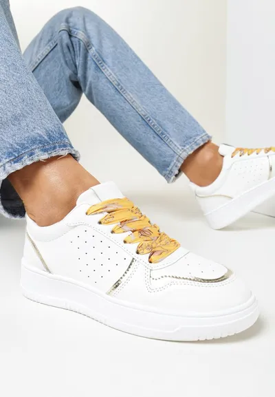 Born2be Biało-Złote Sneakersy z Błyszczącymi Wstawkami i Dekoracyjnym Sznurowaniem Horustia