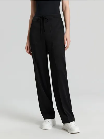 Sinsay Eleganckie spodnie z kantem uszyte z szybkoschnącego materiału z domieszką elastycznych włókien. - czarny