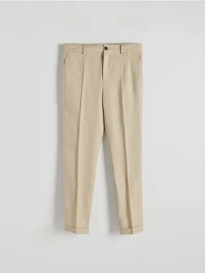 Reserved Garniturowe spodnie z kolekcji PREMIUM o dopasowanym kroju, wykonane z lnu. - beżowy
