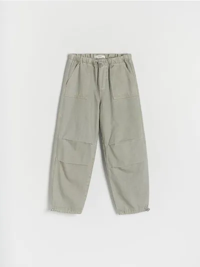 Reserved Jeansy typu baggy, uszyte z bawełnianej tkaniny. - zielony