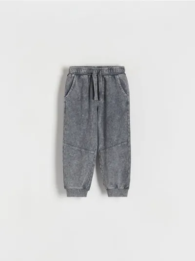 Reserved Dresowe spodnie typu jogger, wykonane z przyjemnej w dotyku dzianiny z bawełną. - ciemnoszary