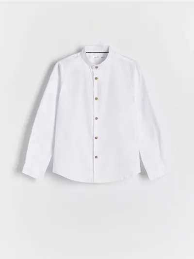 Reserved Koszula o regularnym fasonie, wykonana z bawełnianej tkaniny. - biały
