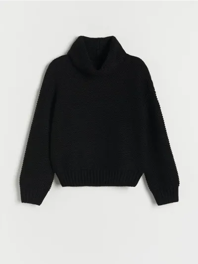 Reserved Sweter o prostym fasonie, wykonany z gładkiej dzianiny. - czarny