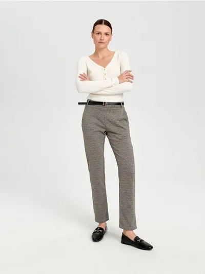 Sinsay Eleganckie spodnie w kratę uszyte z odpornego na zagniecenia materiału z domieszką elastycznych włókien. - brązowy