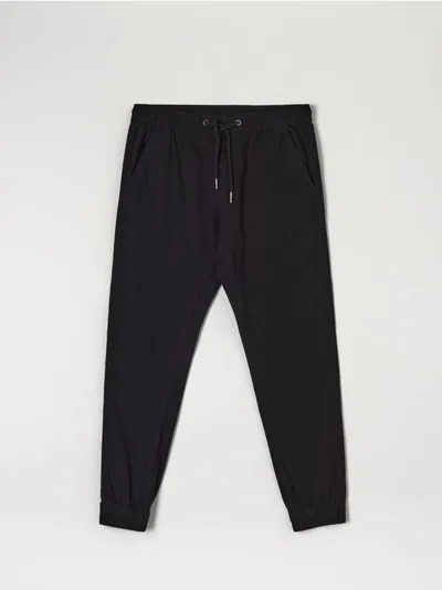 Sinsay Spodnie o kroju jogger, wykonane z bawełnianej tkaniny z domieszką elastycznych włókien. - czarny