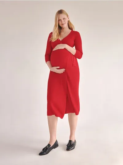 Reserved Sukienka o kopertowym fasonie, wykonana z dzianiny z wiskozy. - czerwony