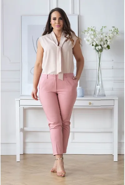 XL-ka Pudrowe eleganckie spodnie 3/4 w kant - PERRA