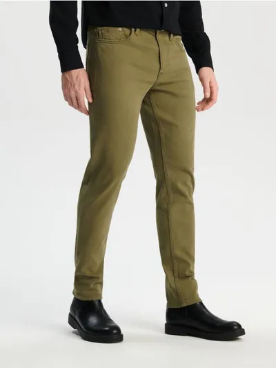 Sinsay Wgodne spodnie jeansowe wykonane z bawełnianej tkaniny z dodatkiem elastycznych włókien. - khaki