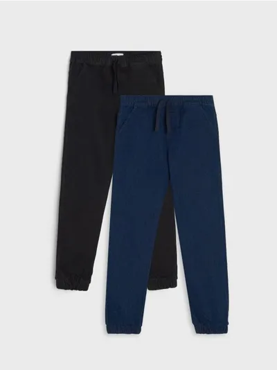 Sinsay Spodnie jeansowe wykonane z miękkiej, bawełnianej tkaniny z dodatkiem elastycznych włókien. - czarny