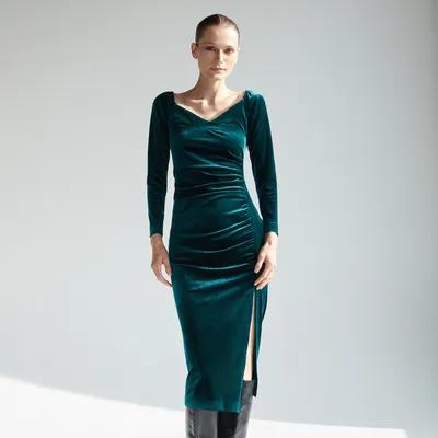 Reserved Welurowa sukienka midi - Zielony