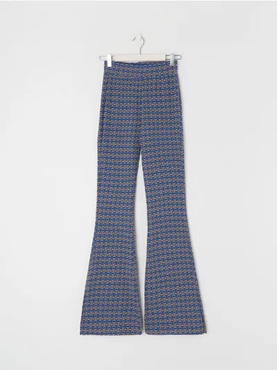 Sinsay Wzorzyste spodnie o kroju flare wykonane z materiału zawierającego naturalne włókna. - niebieski