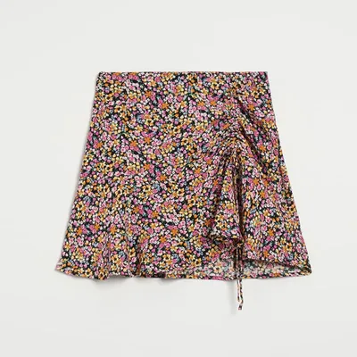 House Asymetryczna spódnica mini w kwiaty - Wielobarwny