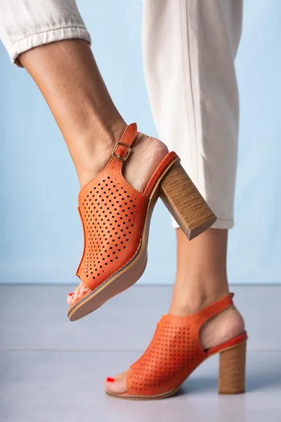 Casu Pomarańczowe sandały ażurowe zabudowane na słupku ze skórzaną wkładką Casu L20X6/O