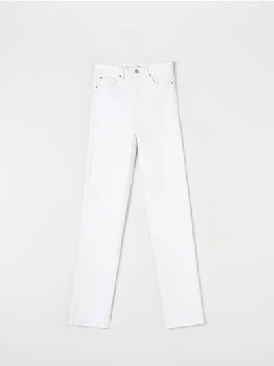 Sinsay Spodnie jeansowe o prostym kroju z surowym wykończeniem, uszyte z bawełny z domieszką elastycznych włókien. - kremowy