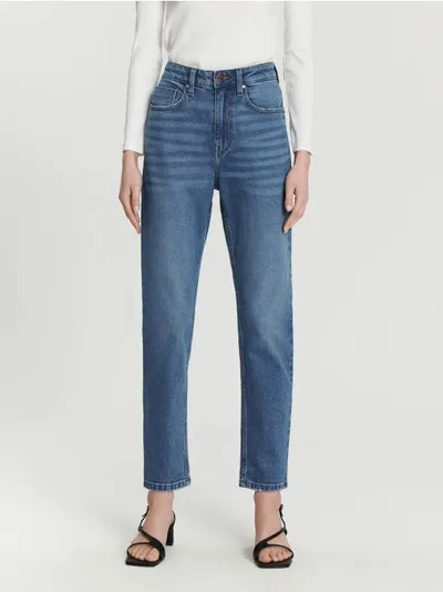 Sinsay Wygodne spodnie jeansowe uszyte z materiału zawierającego delikatną dla skóry bawełnę i elastyczne włókna. - granatowy
