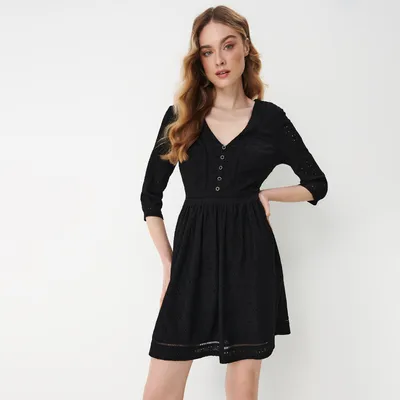 Ażurowa sukienka mini - Czarny