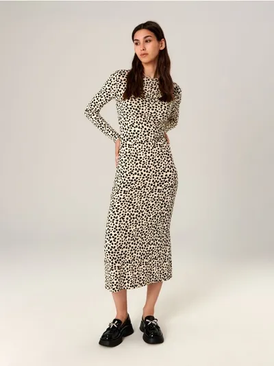 Sinsay Elegancka sukienka uszyta z szybkoschnącego materiału z dodatkiem elastycznych włókien. - wielobarwny