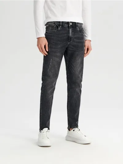 Sinsay Wygodne jeansy wykonane z bawełnianej tkaniny z domieszką elastycznych włókien. - szary