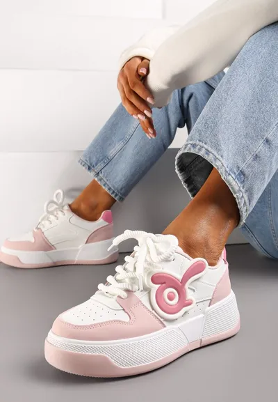 Renee Biało-Różowe Sneakersy na Niskiej Platformie z Wypukłą Ozdobą Irasa