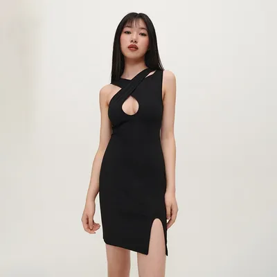 House Asymetryczna sukienka mini z wycięciem czarna - Czarny