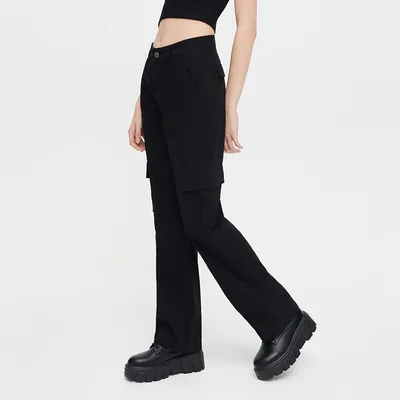 House Spodnie straight fit z kieszeniami cargo czarne - Czarny