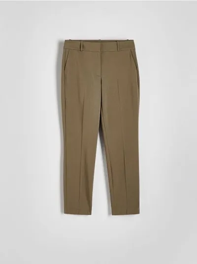 Reserved Spodnie o klasycznym fasonie, wykonane z gładkiej tkaniny z bawełną. - zielony