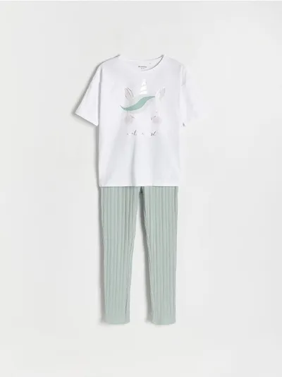 Reserved Piżama składająca się z t-shirtu i spodni, wykonana z bawełnianej dzianiny. - biały
