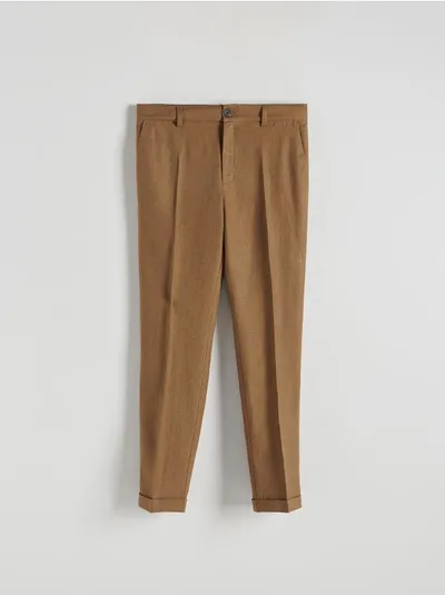 Reserved Garniturowe spodnie z kolekcji PREMIUM o dopasowanym kroju, wykonane z lnu. - brązowy
