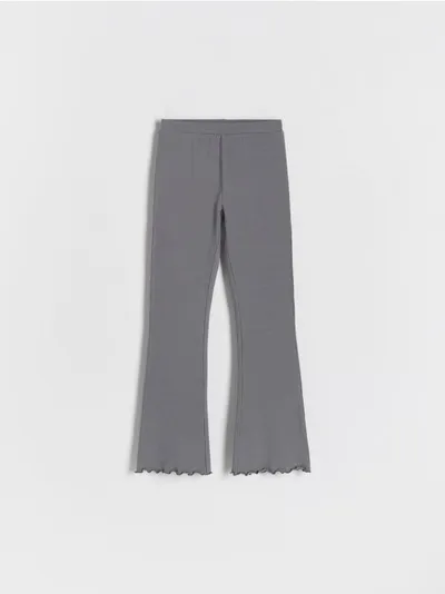 Reserved Spodnie typu flare, wykonane z bawełnianej tkaniny z dodatkiem elastycznych włókien. - ciemnoszary