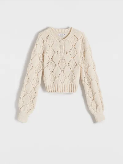 Reserved Sweter o prostym fasonie, wykonany z ażurowej dzianiny. - kremowy